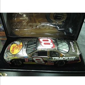 Action RCCA elite 8 Martin Truex Junior nascars